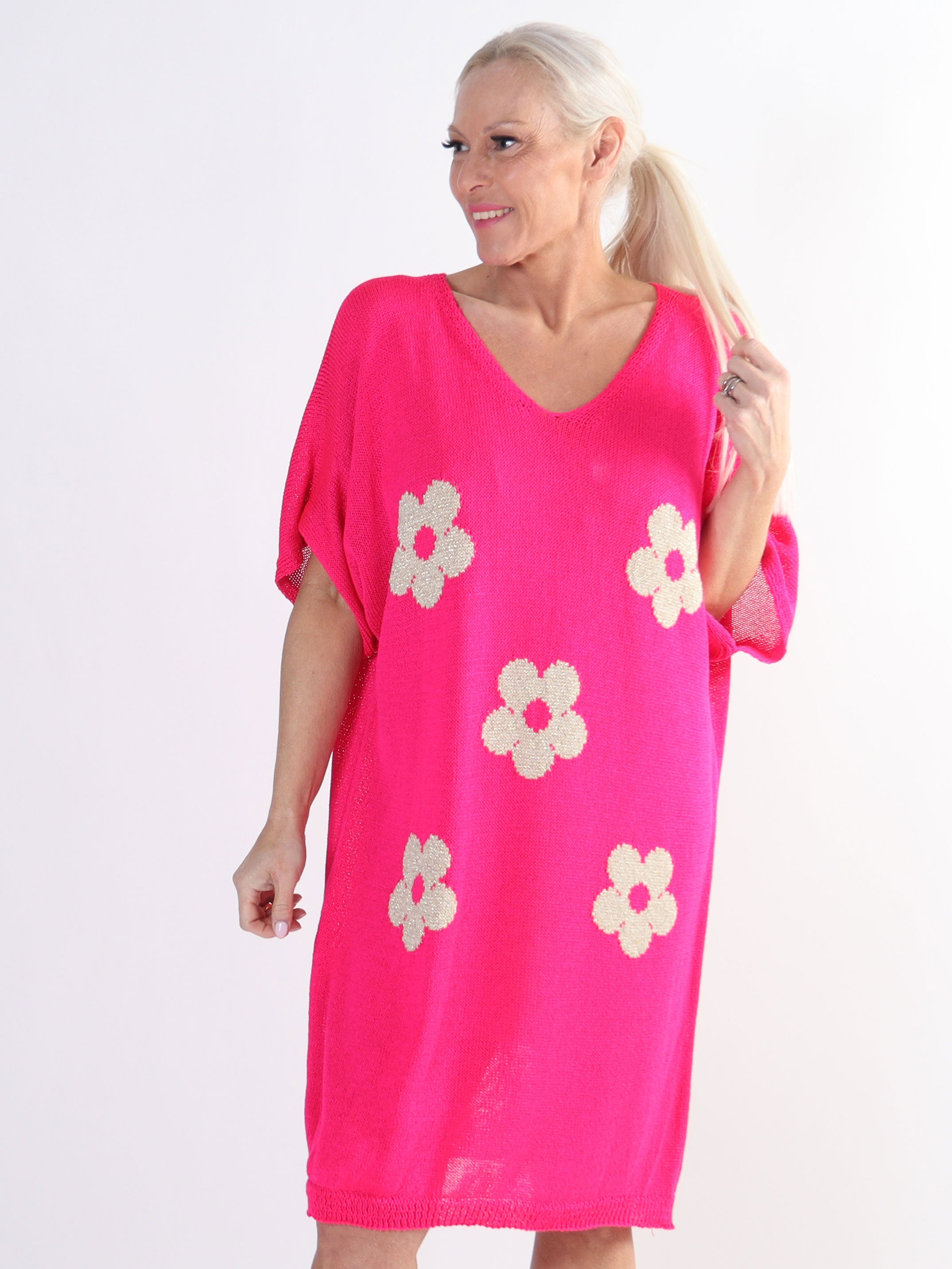 Emine - Sød kortærmet strikkjole med blomster og glimmertråde